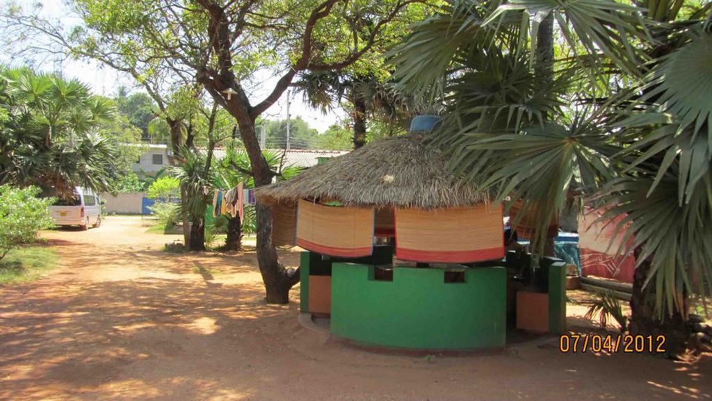 Amila Guest Hotel Trincomalee Exterior photo